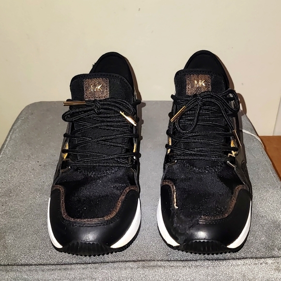 Michael Kors Shoes - Picture 5 of 11